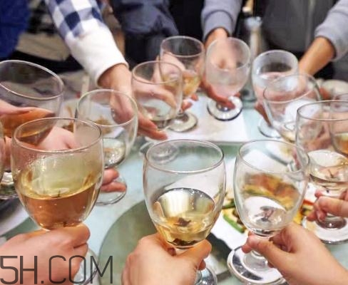 适量喝酒有好处吗(适量喝酒有好处吗)