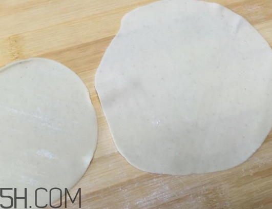 饺子皮的做法(饺子皮的做法和配方)