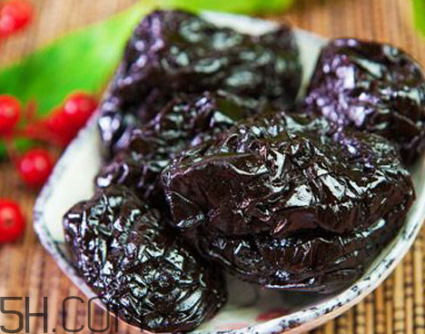 黑枣和红枣的区别(黑枣和红枣的区别在哪里)