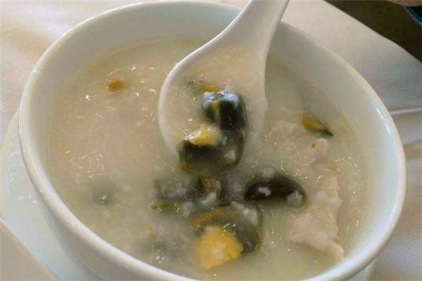 皮蛋瘦肉粥的做法(皮蛋瘦肉粥的做法家常视频)