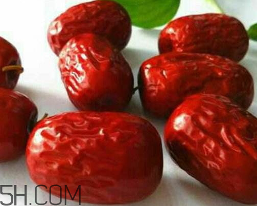 新疆若羌红枣的特点(新疆若羌红枣的特点)