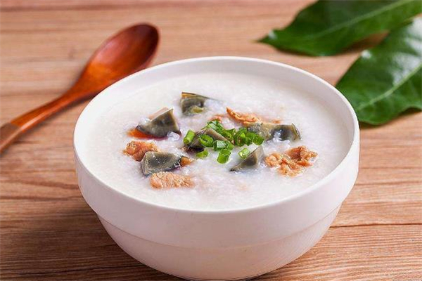 皮蛋瘦肉粥的做法(皮蛋瘦肉粥的做法家常视频)