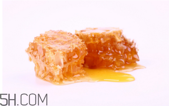 蜂巢蜜和蜂蜜的区别(蜂巢蜜和蜂蜜哪个更有营养)