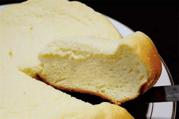 电饭煲做蛋糕的方法(电饭煲做蛋糕的方法 步骤和配料)