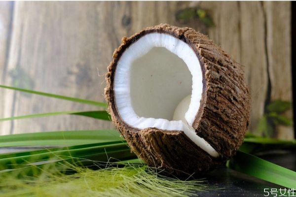 椰子油具有杀菌杀毒的作用(椰子油杀菌消炎吗)