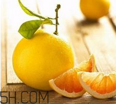 柚子皮泡水的方法(柚子皮泡水的方法)