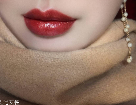 雅诗兰黛130花样年华颜色(雅诗兰黛131是什么颜色)