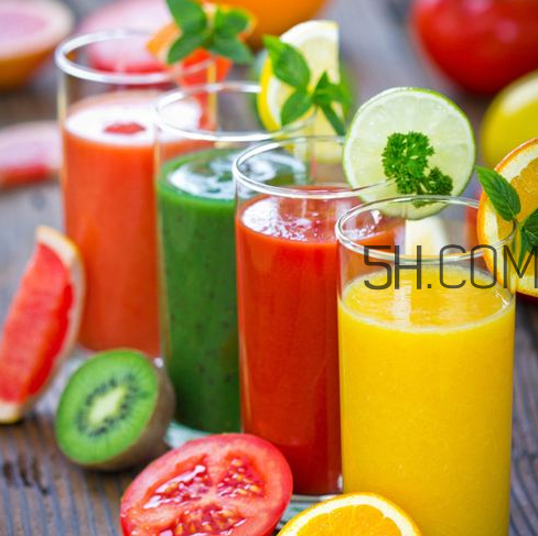 怎样喝鲜榨果汁才健康(喝鲜榨果汁好吗)
