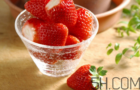 草莓吃多了会发胖吗(草莓吃多了会发胖吗)