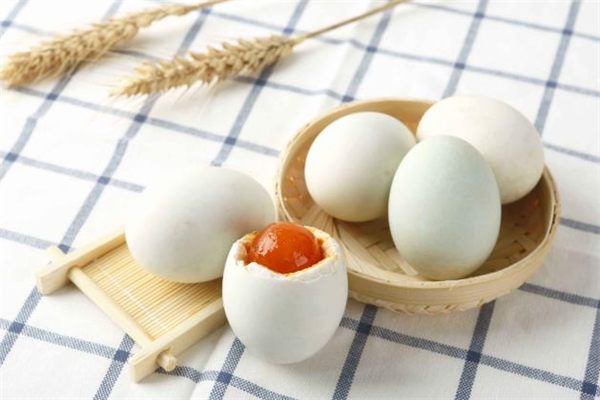 枣红色眼妆教程(红色系眼妆)