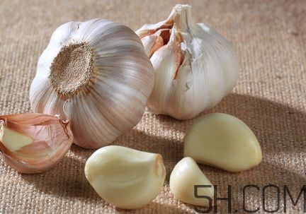 大蒜泡酒的制作方法(大蒜泡酒壮阳制作方法)