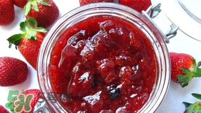 牛油果酱拌草莓的做法(草莓果酱的简单做法)