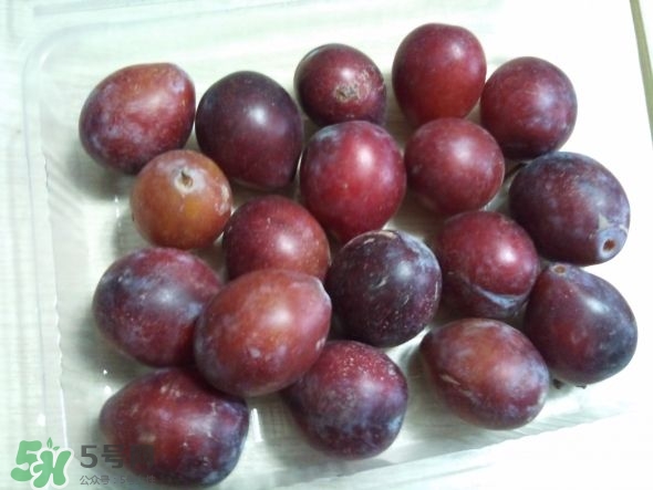 西梅核咽下去了怎么办(一不小心把西梅核咽下去了怎么办)