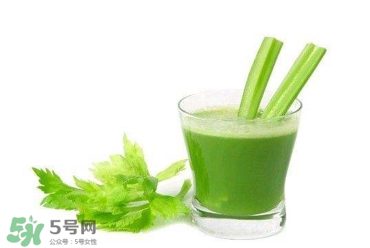 芹菜汁的营养价值(芹菜汁的营养价值及功效)