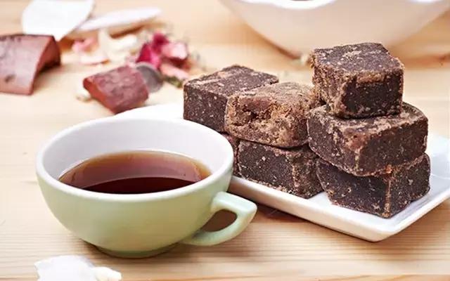 冰糖和红糖的功效(冰糖和红糖的功效)