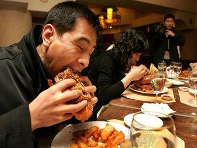 站着吃饭好还是坐着吃饭好(站着吃饭好还是坐着吃饭好?)