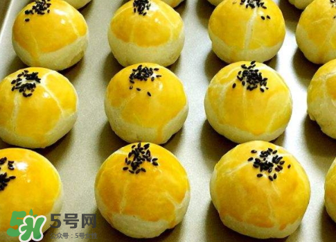 蛋黄酥怎么烤(蛋黄酥怎么做的方法教程)