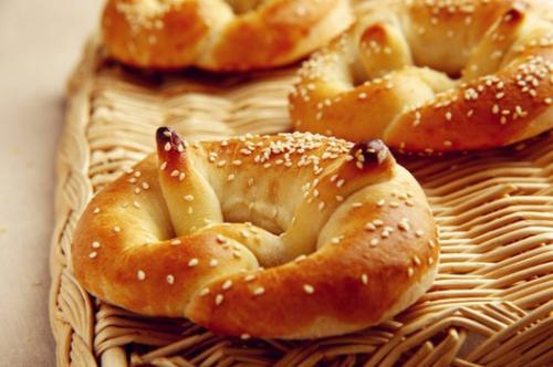 面包和蛋糕的热量谁高(面包和蛋糕哪个热量高)