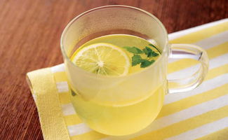 柠檬蜂蜜水用多高的水温(柠檬蜂蜜水多少度的水温合适)
