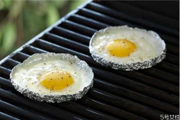减脂可以吃蛋黄吗(减肥可以只吃鸡蛋吗)