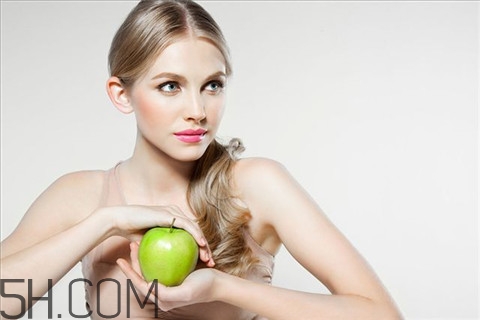 粉刺禁忌食物(粉刺忌口什么食物)