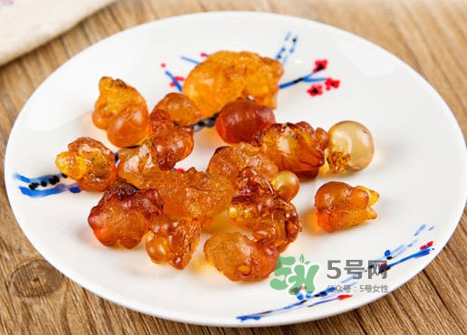 刚摘的桃胶怎么保存(刚摘的桃胶怎么保存,需要晾晒吗?)