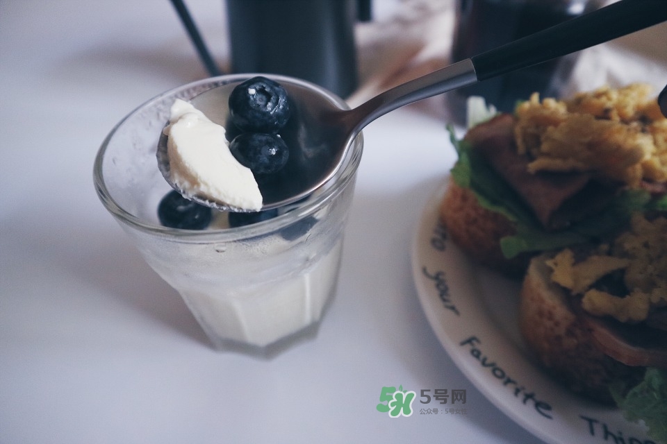 茉莉奶冻怎么做(茉莉奶冻怎么做不苦)