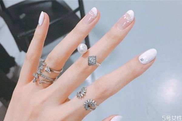 可剥指甲油伤害更大吗(可剥指甲油是不是危害不大) 可剥指甲油伤害更大吗(可剥指甲油是不是危害不大)