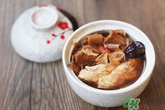 罗汉果泡水喝有副作用吗(经常用罗汉果泡水喝有副作用吗)