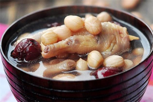 花生鸡爪汤的功效(花生鸡爪汤的功效和做法) 花生鸡爪汤的功效(花生鸡爪汤的功效和做法)