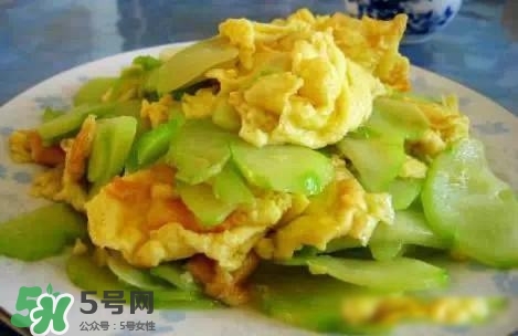 佛手瓜削皮时的注意事项(佛手瓜的皮要不要削) 佛手瓜削皮时的注意事项(佛手瓜的皮要不要削)