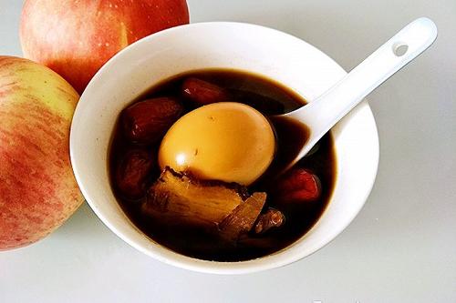 吃红糖鸡蛋有什么好处(鸡蛋加红糖有什么作用和功效)