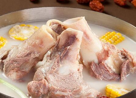 骨头汤怎么样能熬白(骨头汤怎样才能熬白)