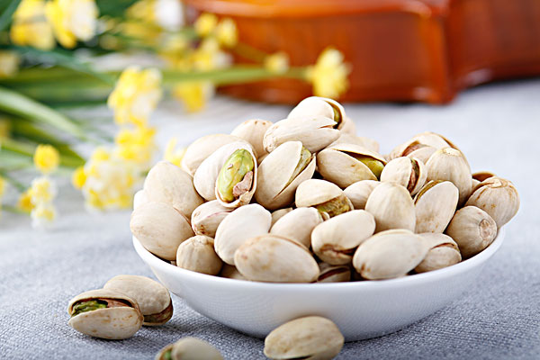 开心果底部为什么是绿的(开心果底部发绿)