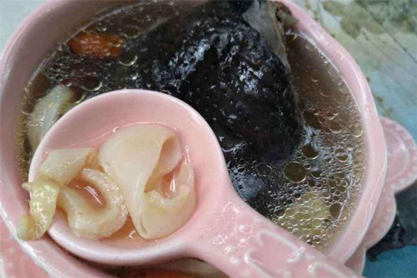 乌鸡花胶汤的做法(乌鸡花胶汤的做法大全)