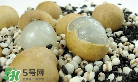 桂圆可补益心脾、养血安神 但吃多易上火(脾虚吃桂圆有用吗)