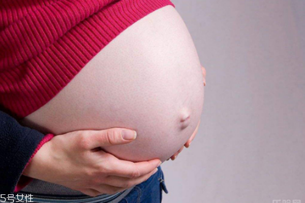 预防巨大儿应控制孕期饮食(巨大儿怎么控制饮食)