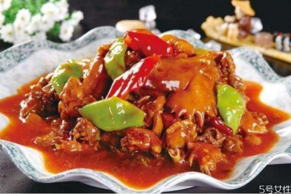 坐月子饮食如何安排(月子饮食怎么安排)