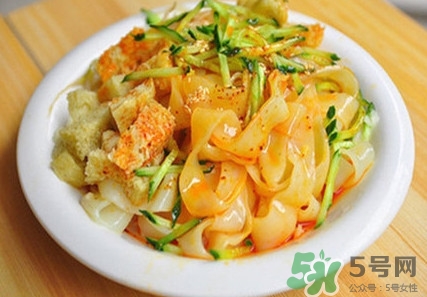 凉皮的功效和作用(凉皮的做法及调料)