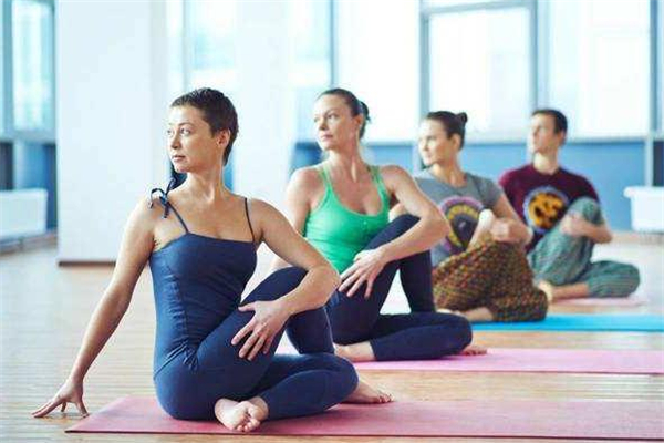 白葡萄酒选购方法(白葡萄酒怎么选)