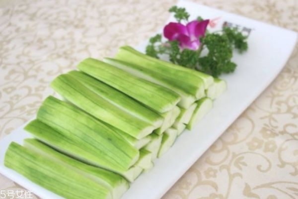 产后奶水不足吃什么好(产后奶水不足吃什么好?)