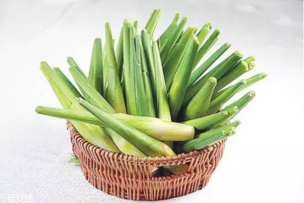 炖燕窝是冷水还是热水(炖燕窝是冷水还是热水下锅) 炖燕窝是冷水还是热水(炖燕窝是冷水还是热水下锅)