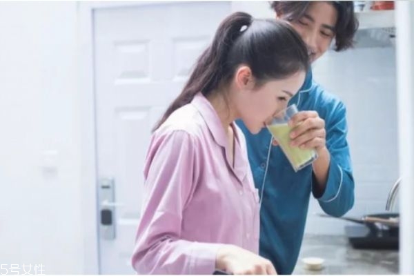 乌鸡汤怎么炖好喝(乌鸡汤怎么炖好喝又营养)