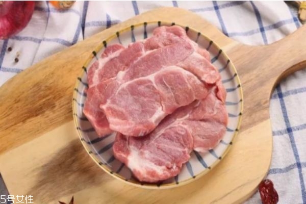 露华浓黑管730适合黄皮吗(露华浓720适合黄皮吗)