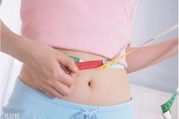 产后收腹应看准时间使用收腹带(产后使用收腹带正确时间及方法)