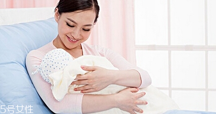 生完小孩多久能洗澡(流产后什么时候能洗澡) 生完小孩多久能洗澡(流产后什么时候能洗澡)