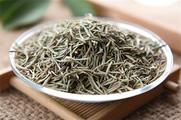 迷迭香茶的功效(迷迭香茶的功效和作用)