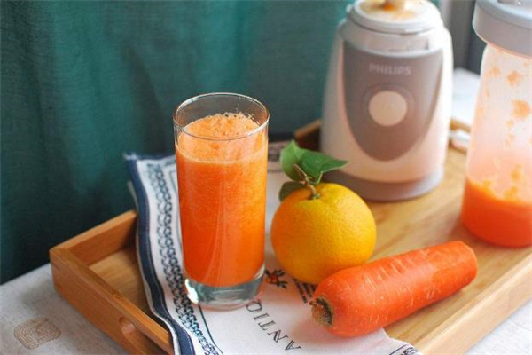 胡萝卜汁的功效和作用(胡萝卜汁的功效和作用及禁忌)