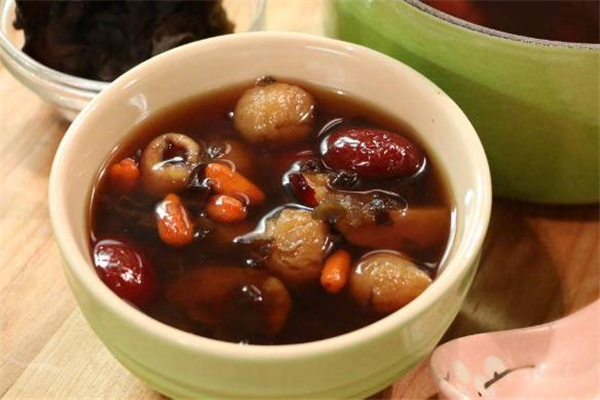 桂圆红枣汤的做法(桂圆红枣汤的做法和功效)