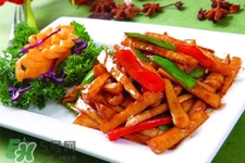 油性皮肤冬天用乳液好还是霜(油性皮肤冬天用乳液好还是面霜好)